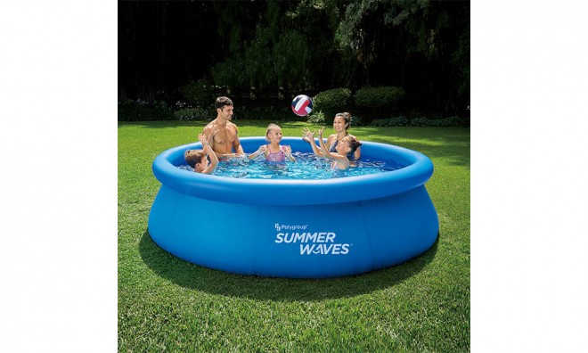 Summer Waves medence