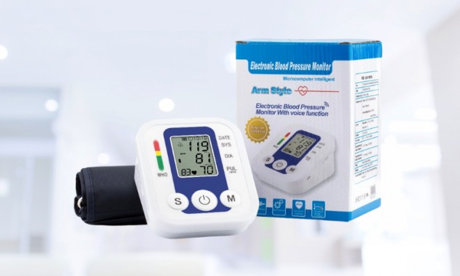 Felkaros digitális vérnyomásmérő