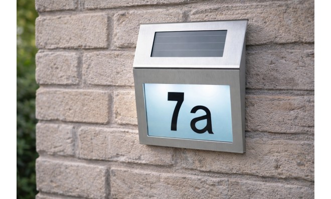 Napelemes házszám tábla