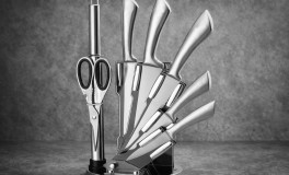 8 db-os késkészlet tartóval
