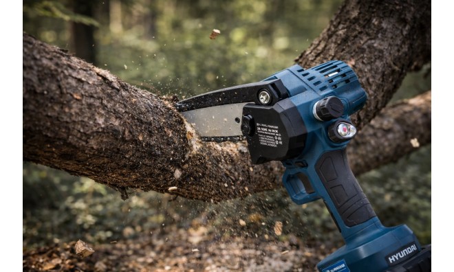 Hyundai Akkus láncfűrész 2000mA