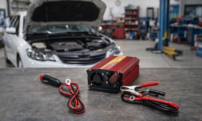 1600W Feszültségátalakító Inverter