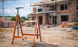 Állítható, összecsukható állvány