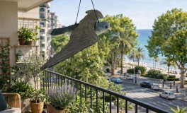 Galambriasztó sólyom, felakasztható