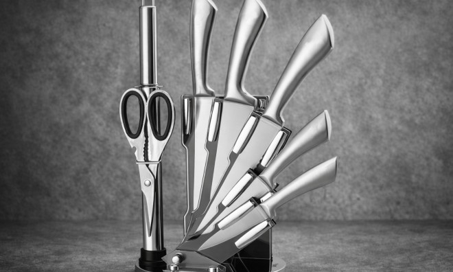 8 db-os késkészlet tartóval