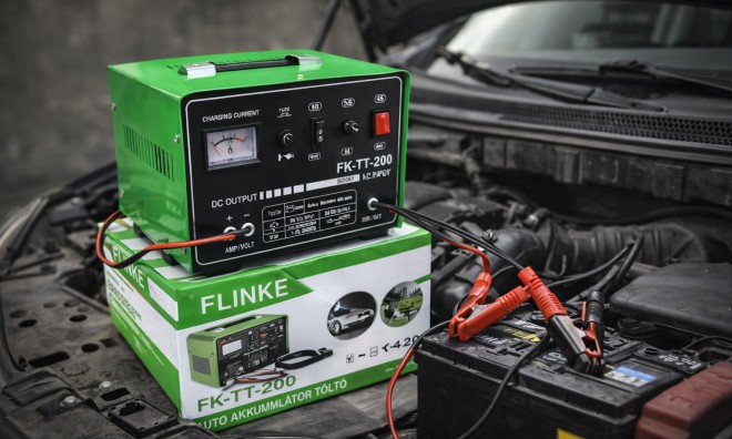 HAYAMI Akkumulátor töltő