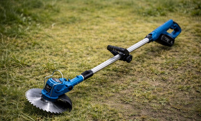 Hitman Fűkasza, Szegélynyíró