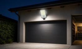 Utcai LED Lámpa Távirányítóval