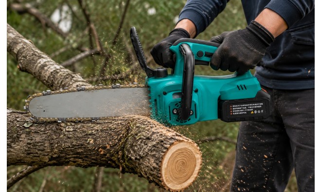 THO 2x48V akkus láncfűrész 2